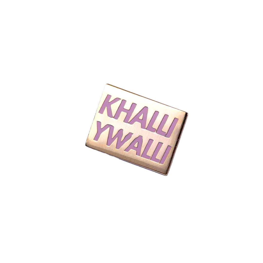Khalli Yiwalli Luxe Pin – Golden Pink Edition