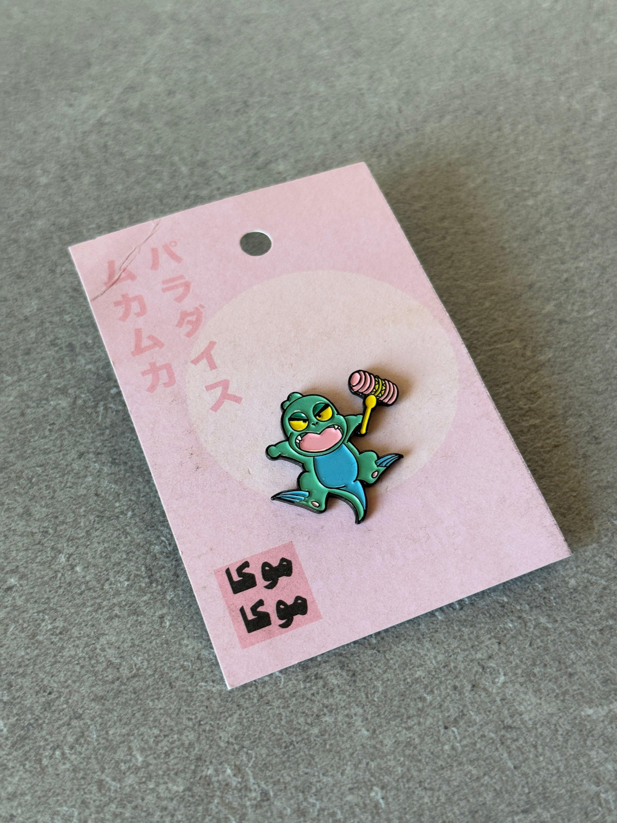 Muka Muka pin, detail