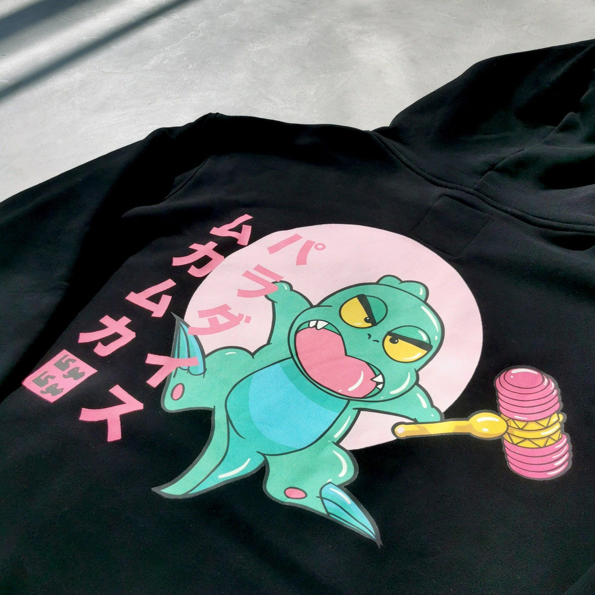 Muka Muka hoodie, kangaroo pocket detail